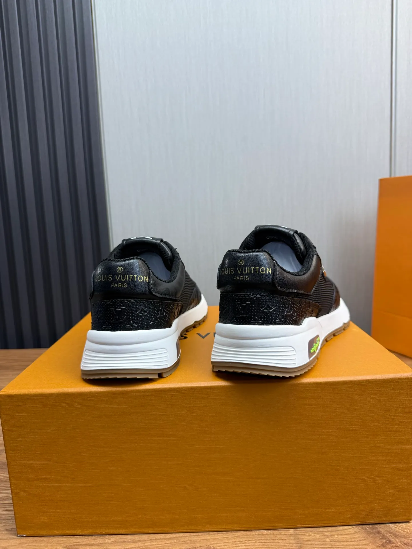 Men's shoes 💰460💰 LOUIS VUITTON [Luden Yiwei] Brand new trendy Lv is on the market 🎁, casual and fashionable men's shoes 👟 Original version shipped 1:1✅ The upper is made of imported brand leather + sheepskin lining, the original wear-resistant rubber outsole, the version is simple and elegant, exclusive for trendy men. 38-44
